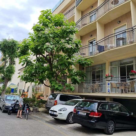 Hotel Esperia Каттоліка Екстер'єр фото