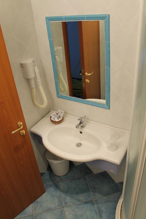 Hotel Esperia Каттоліка Номер фото