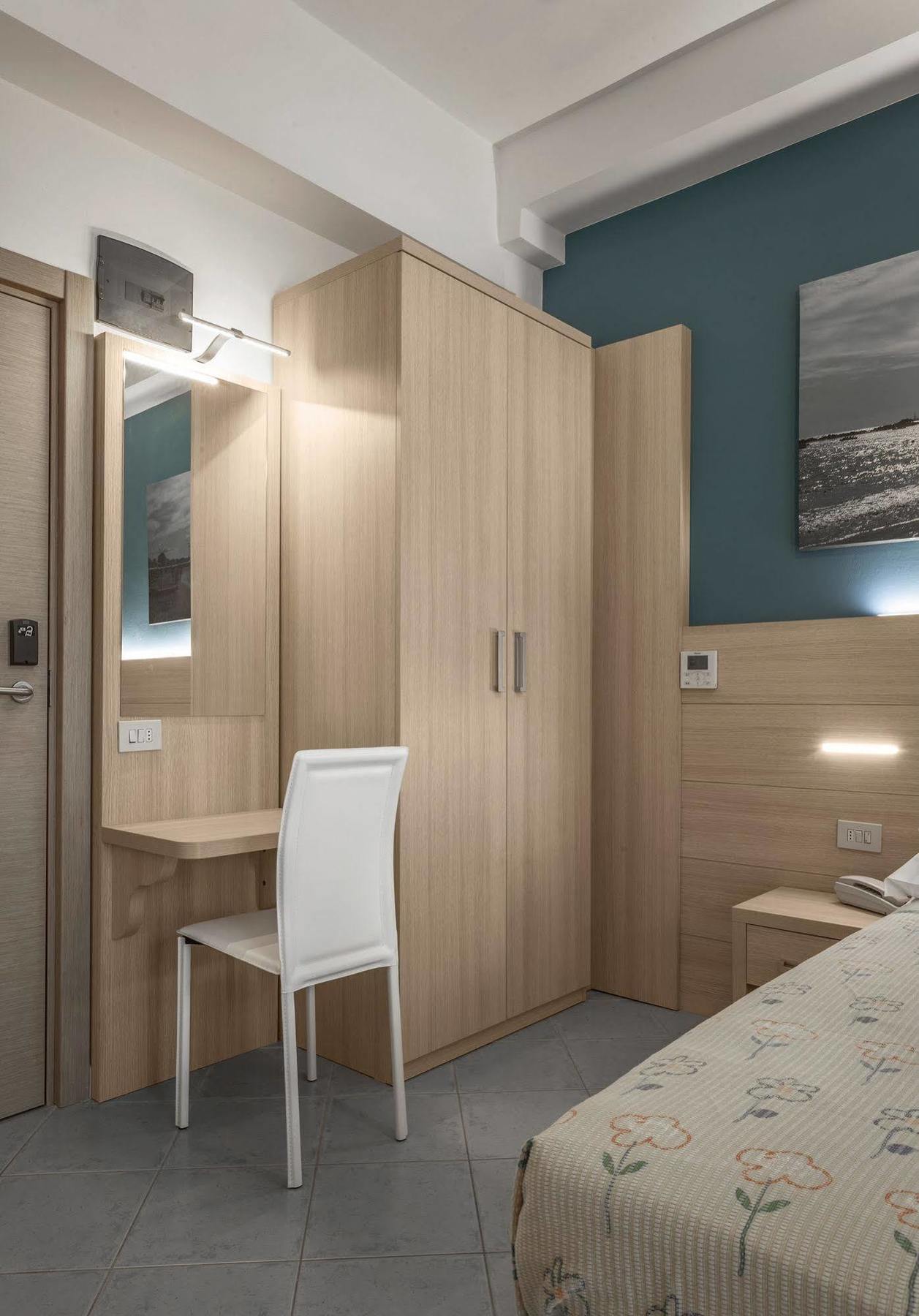 Hotel Esperia Каттоліка Екстер'єр фото