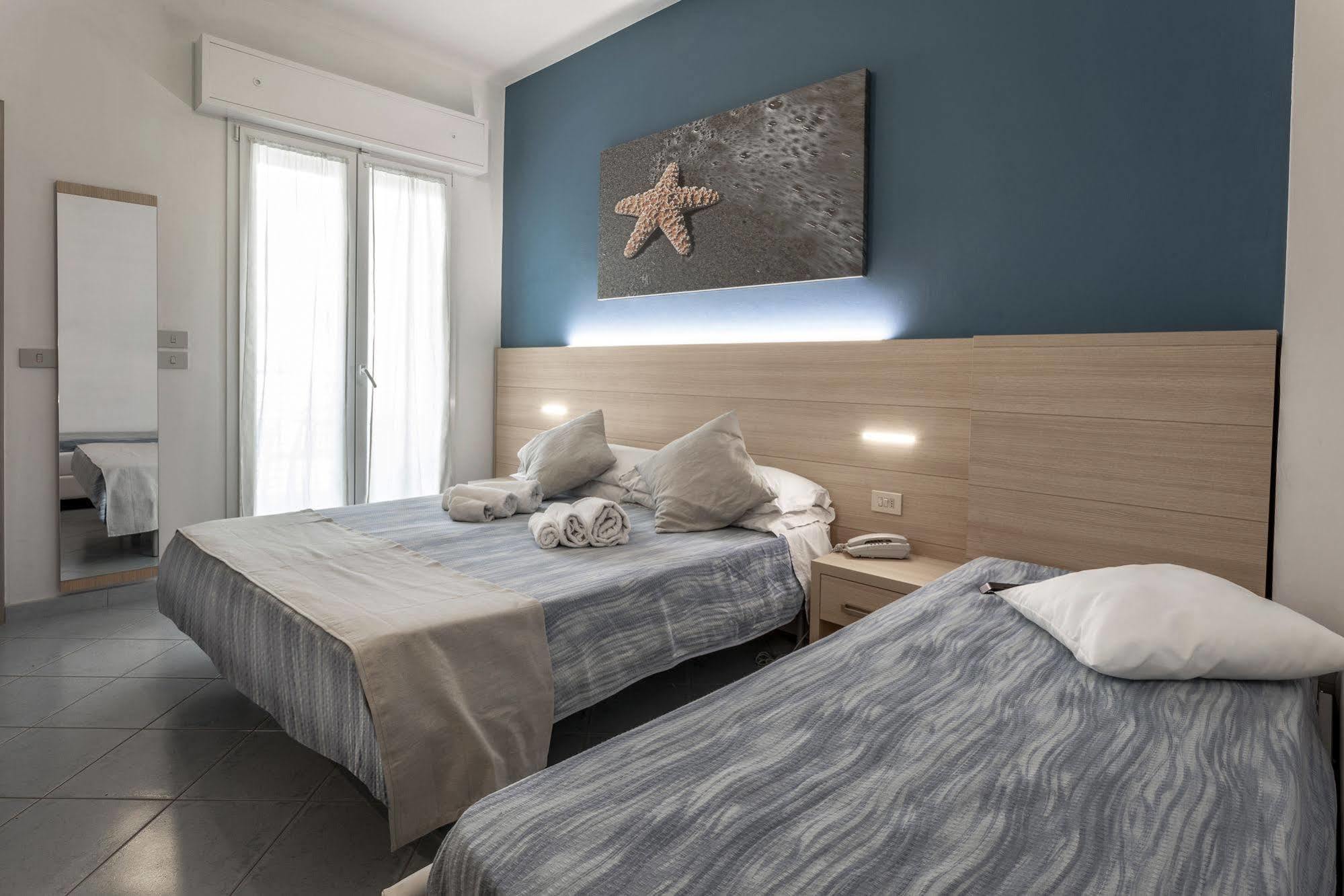 Hotel Esperia Каттоліка Екстер'єр фото