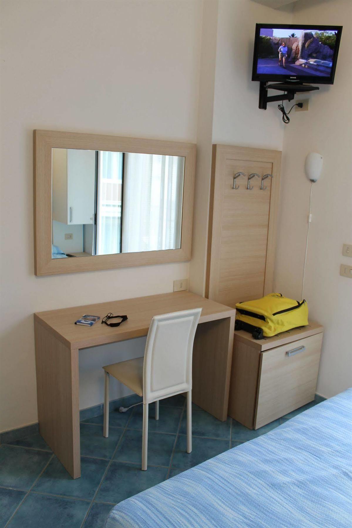 Hotel Esperia Каттоліка Екстер'єр фото