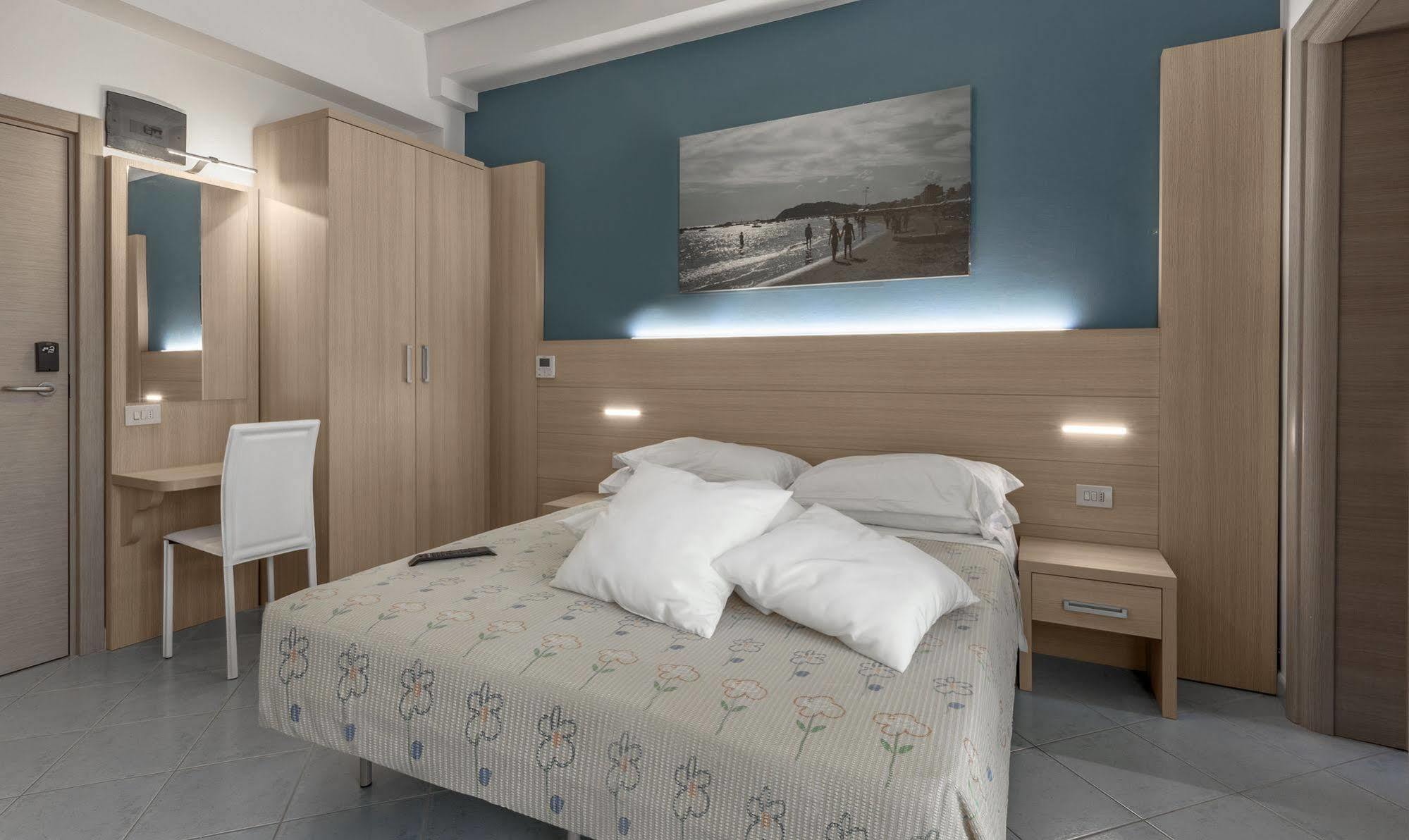 Hotel Esperia Каттоліка Екстер'єр фото